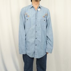 画像2: 50〜60's Workmaster by SPIEGEL 猫目ボタン ハンド刺繍 シャンブレーシャツ (2)