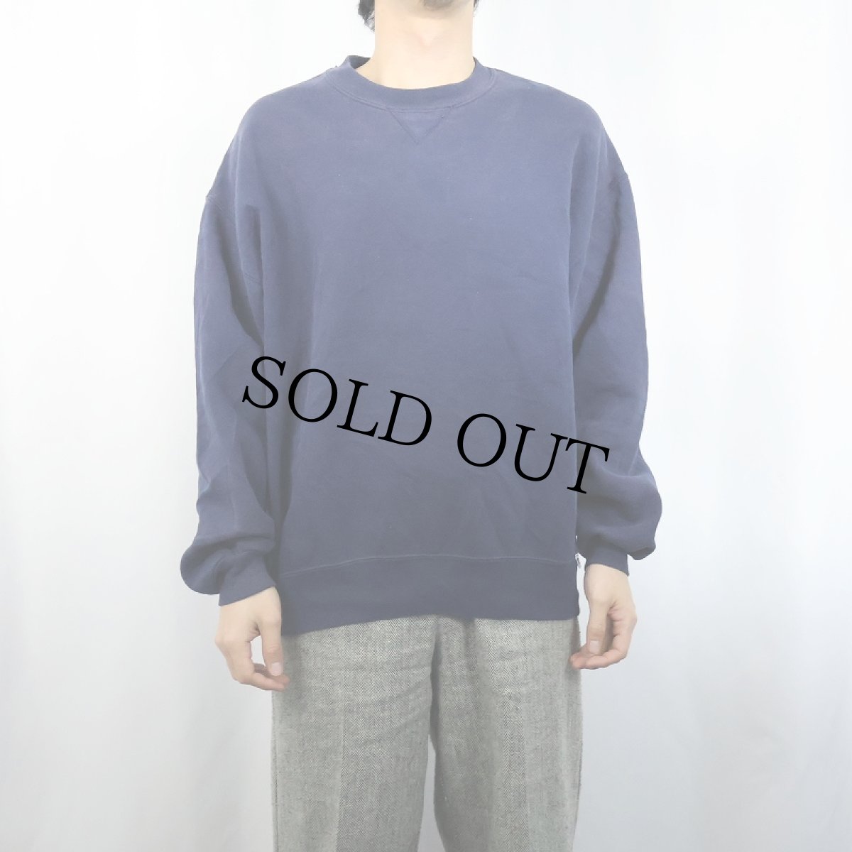 画像2: 90's RUSSELL ATHLETIC USA製 前V 無地スウェット NAVY L (2)