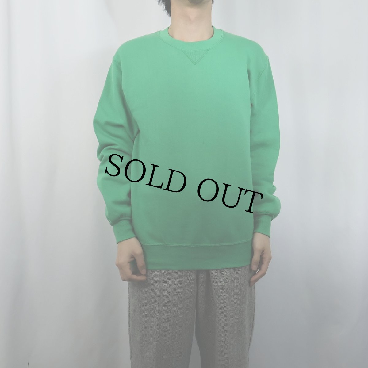 画像2: 90's RUSSELL ATHLETIC USA製 前V 無地スウェット M (2)