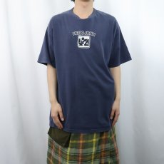 画像2: 90's TO THE EDGE "HELLO JOHN" ピクトグラム シュールイラストプリントTシャツ NAVY XL (2)