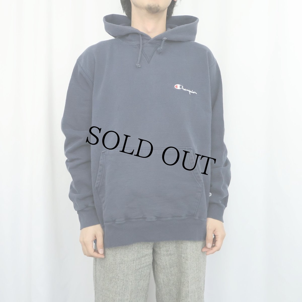 画像2: 90's Champion 青刺繍タグ 中期 USA製 前V ロゴ刺繍スウェットフーディー NAVY XL (2)