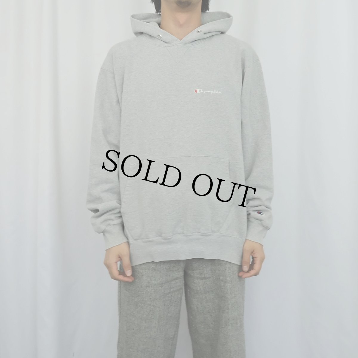 画像2: 90's Champion 青刺繍タグ 後期 USA製 前V ロゴ刺繍スウェットフーディー XL (2)