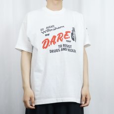 画像2: 90's USA製 "D.A.R.E. TO RESIST DRUGS AND VIOLENCE" 薬物乱用防止団体 メッセージプリントTシャツ XL (2)