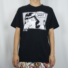 画像2: THRASHER "OH GOD! WHY CAN'T MY BOYFRIEND SKATE?!" イラストプリントTシャツ BLACK L (2)