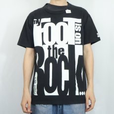 画像2: 90's ONE WAY OUT SHIRT USA製 "My Foot Is On The Rock" メッセージプリントTシャツ BLACK L (2)
