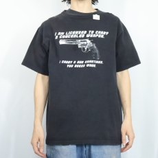 画像2: 2000's "I AM LICENSED TO CARRY A CONCEALED WEAPON..." ピストルプリントTシャツ BLACK L (2)