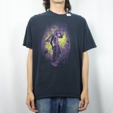 画像2: Donnie Illustrations "Shadow of the Destiny" イラストプリントTシャツ BLACK (2)