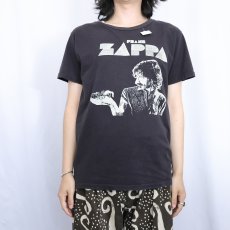 画像2: 80's Frank Zappa "Crush All Boxes" ミュージシャン プリントTシャツ BLACK  (2)