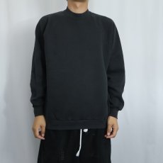 画像2: 90's FRUIT OF THE LOOM USA製 無地ラグランスウェット BLACK XL (2)