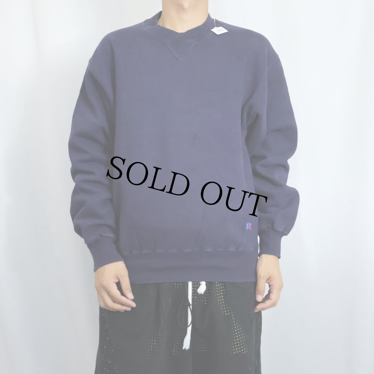 画像2: 90's RUSSELL ATHLETIC USA製 "HIGH COTTON" 前V 無地スウェット NAVY M (2)