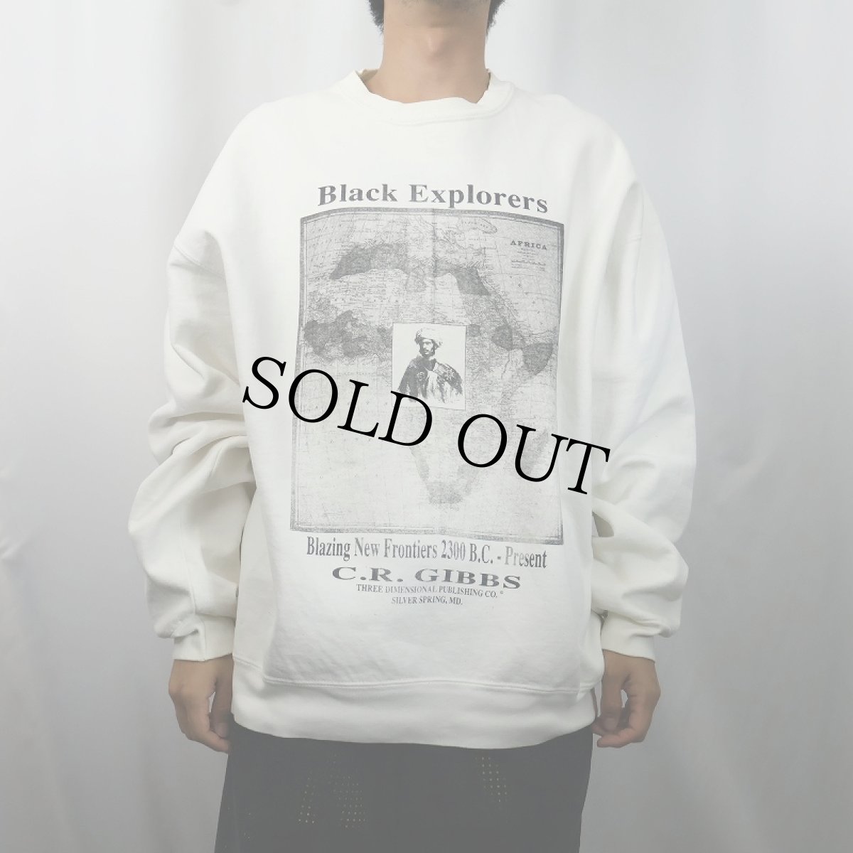 画像2: 90's C.R.GIBBS USA製 "Black Explorers" 著書プリントスウェット XL (2)