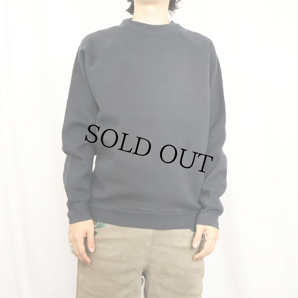 画像2: 90's FRUIT OF THE LOOM USA製 無地 ラグランスウェット BLACK L (2)