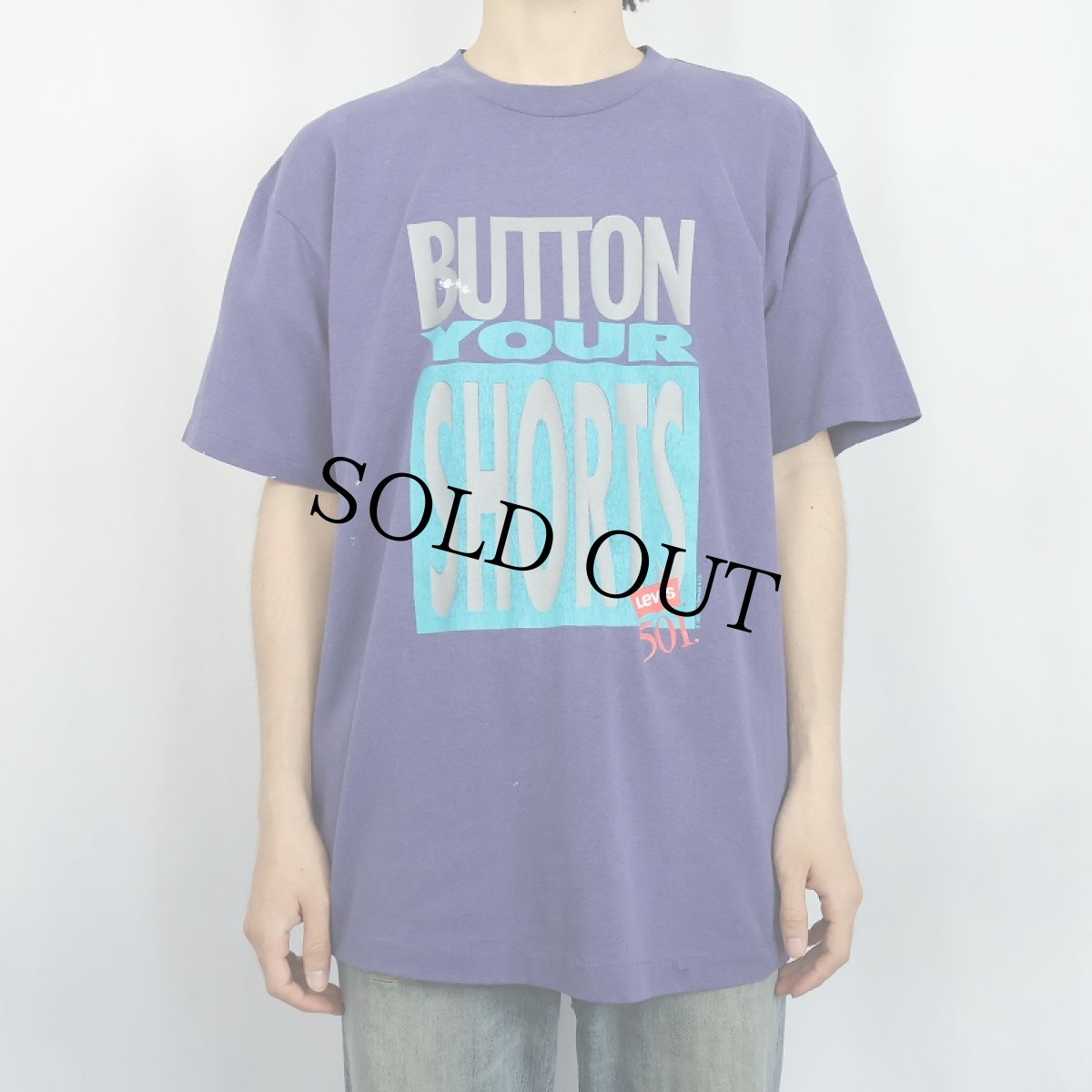 画像2: 90's Levi's USA製 "BUTTON YOUR SHORTS" プリントTシャツ  (2)