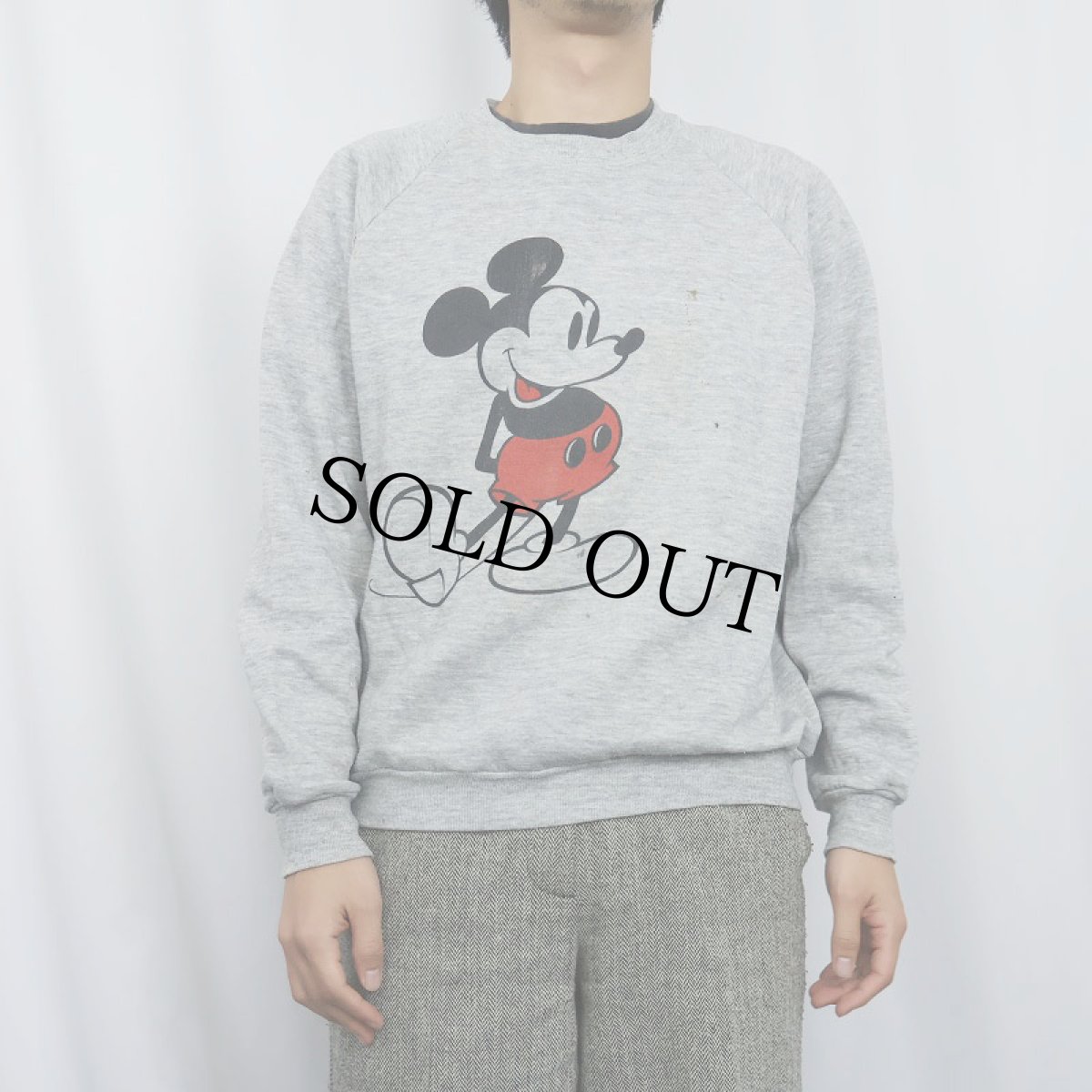 画像2: 80〜90's Disney MICKEY MOUSE USA製 白靴ミッキー キャラクタープリントラグランスウェット L (2)