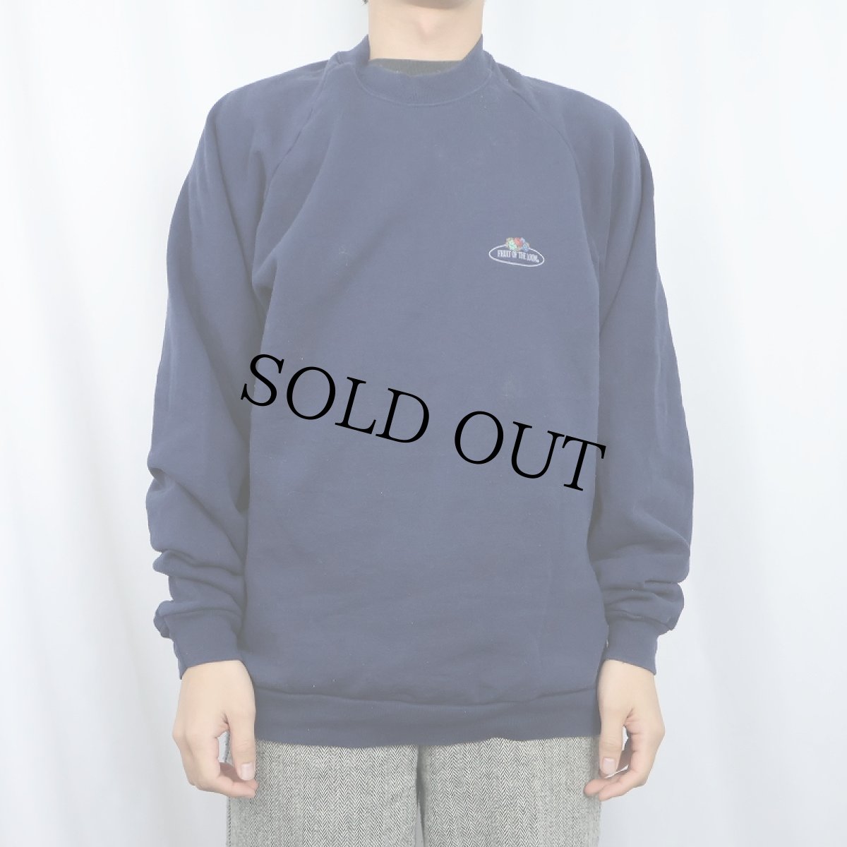 画像2: 90's FRUIT OF THE LOOM IRELAND製 ロゴプリント ラグランスウェット NAVY XL  (2)