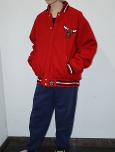 画像2: CHICAGO BULLS NBAチーム ロゴ刺繍 リバーシブルスタジャン L (2)