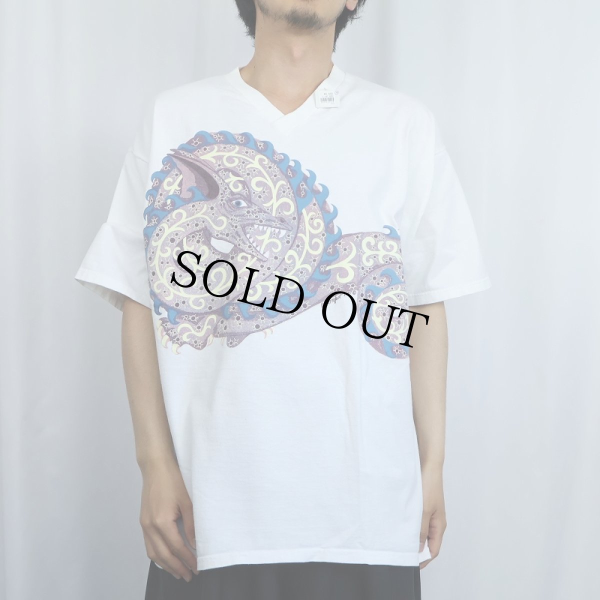 画像3: 90's USA製 Vネック 巻きプリントTシャツ XL  (3)