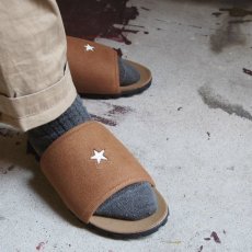 画像2: NEXUSVII "TROPICAL FIELD SLIPPERS / STAR" BROWN (2)