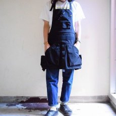 画像2: COMFY OUTDOOR GARMENT "V.F APRON" BLACK (2)