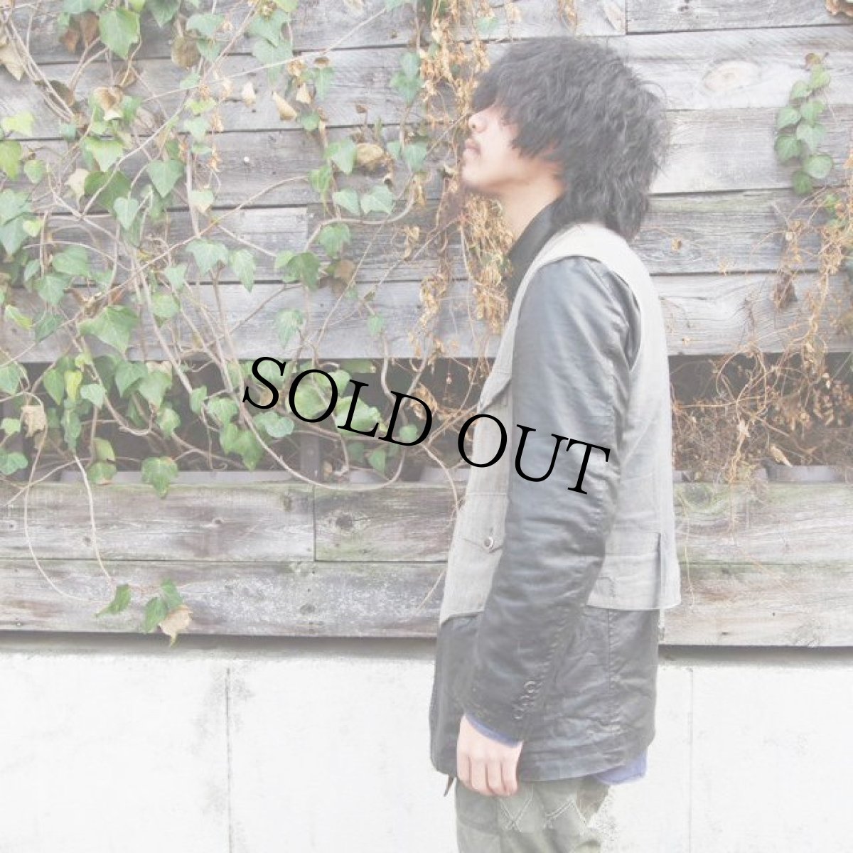 画像7: 1930's フランス 2本針シンチバック付き動物ボタンブラックシャンブレーベスト (7)