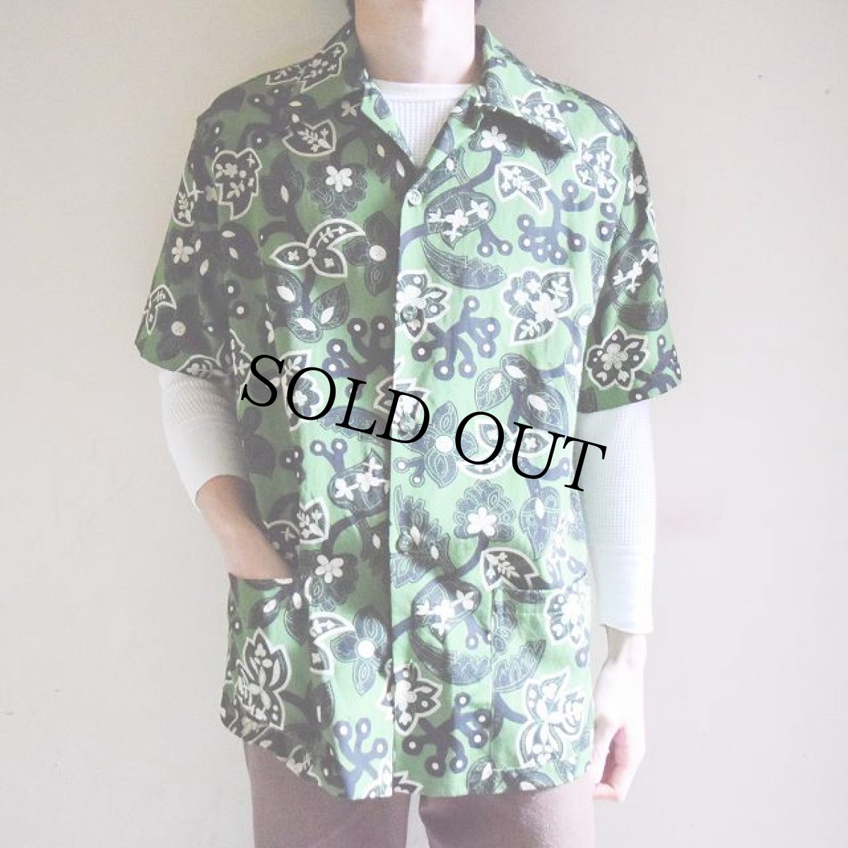 画像2: 50's〜60's 花柄ナイロン 開襟アロハシャツ (2)