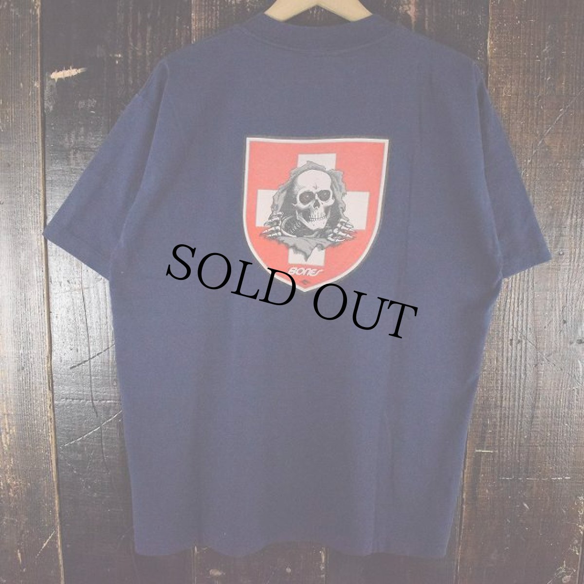 画像2: 90's POWELL USA製 "BONES" 覗き見スカル プリントTシャツ L (2)
