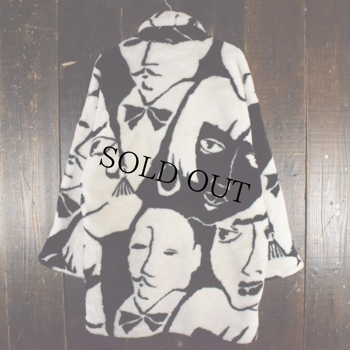 画像2: 80's〜90's DONNYBROOK USA製 フェイス柄 ダブルブレスト フェイクファーコート (2)