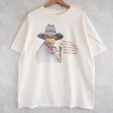 画像1: 90's Mike Scovel "There were a helluva lot of things they didn't tell me when I hired on with this outfit!" イラストプリントTシャツ XL (1)