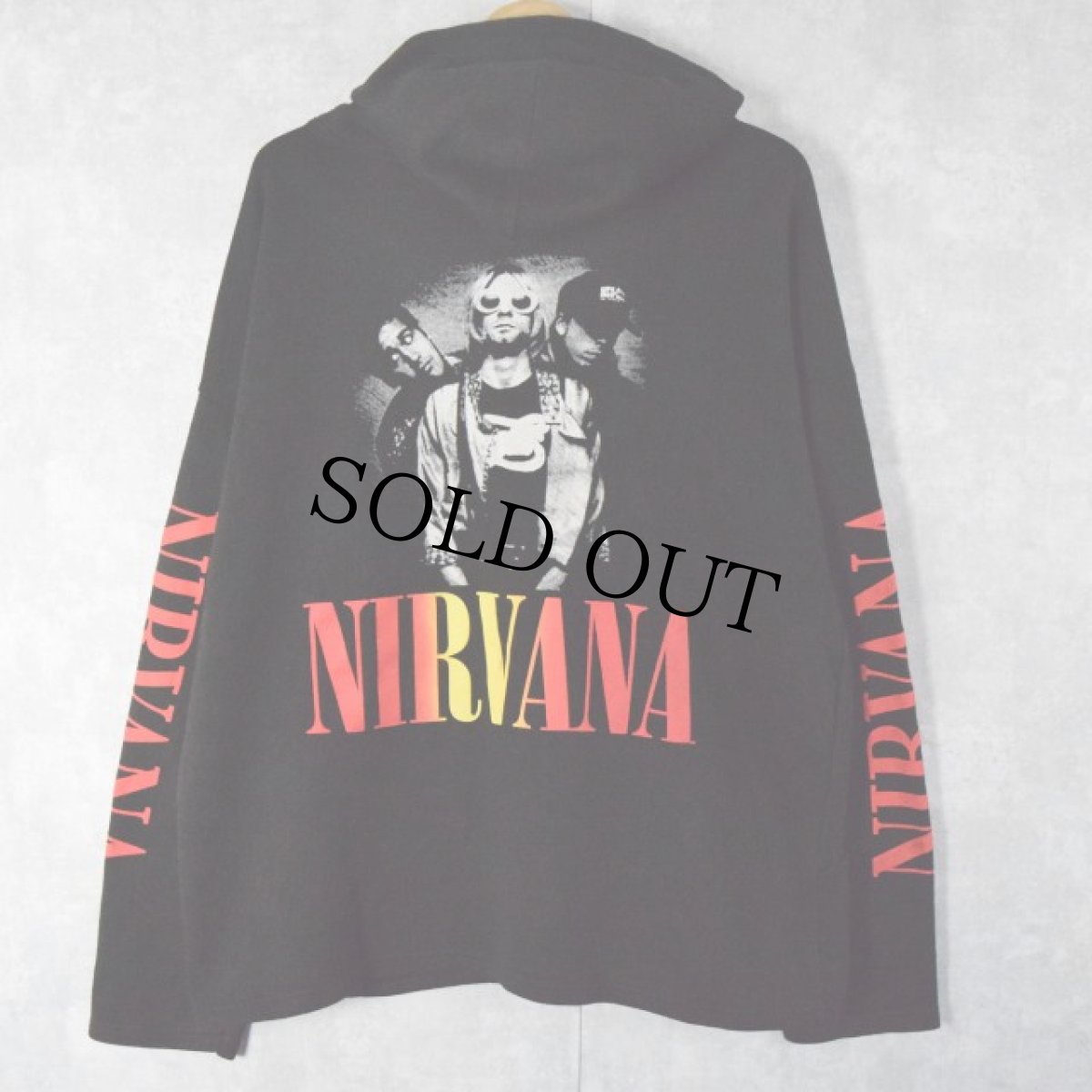 画像2: 90's〜 NILVANA UK製 ロックバンドフォトプリントスウェットパーカ (2)