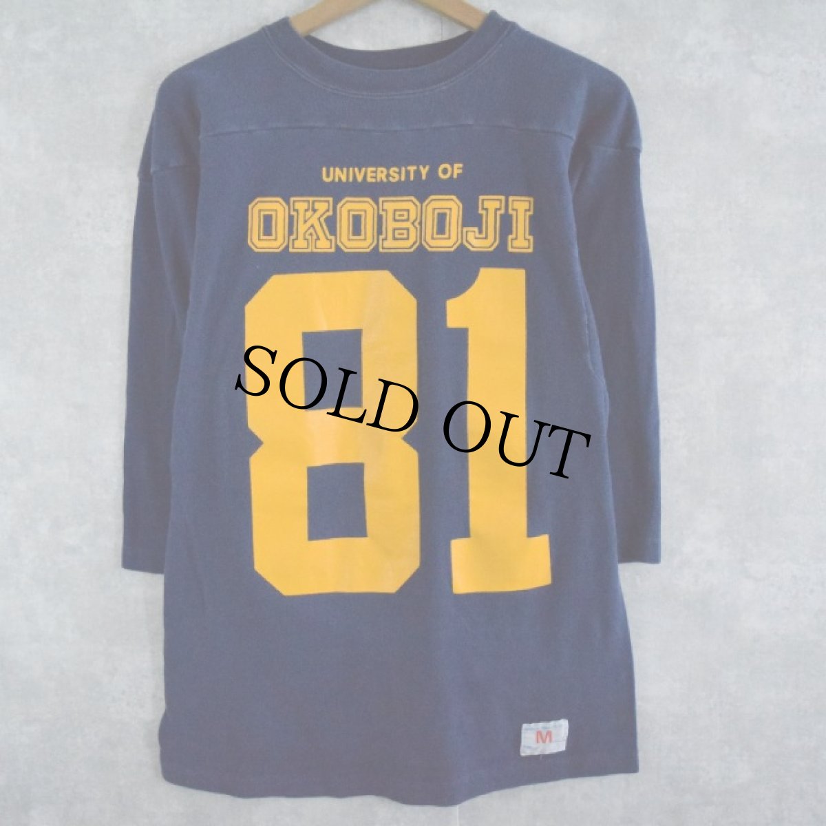 画像1: 70's Champion USA製 バータグ "OKOBOJI" ラバープリント フットボールTシャツ M (1)