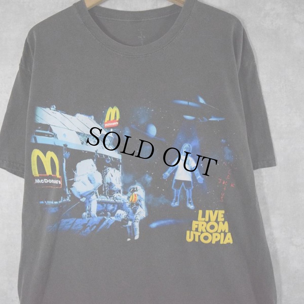 画像1: Cactus Jack×McDonald's "LIVE FROM UTOPIA" ヒップホップレーベルTシャツ XL (1)