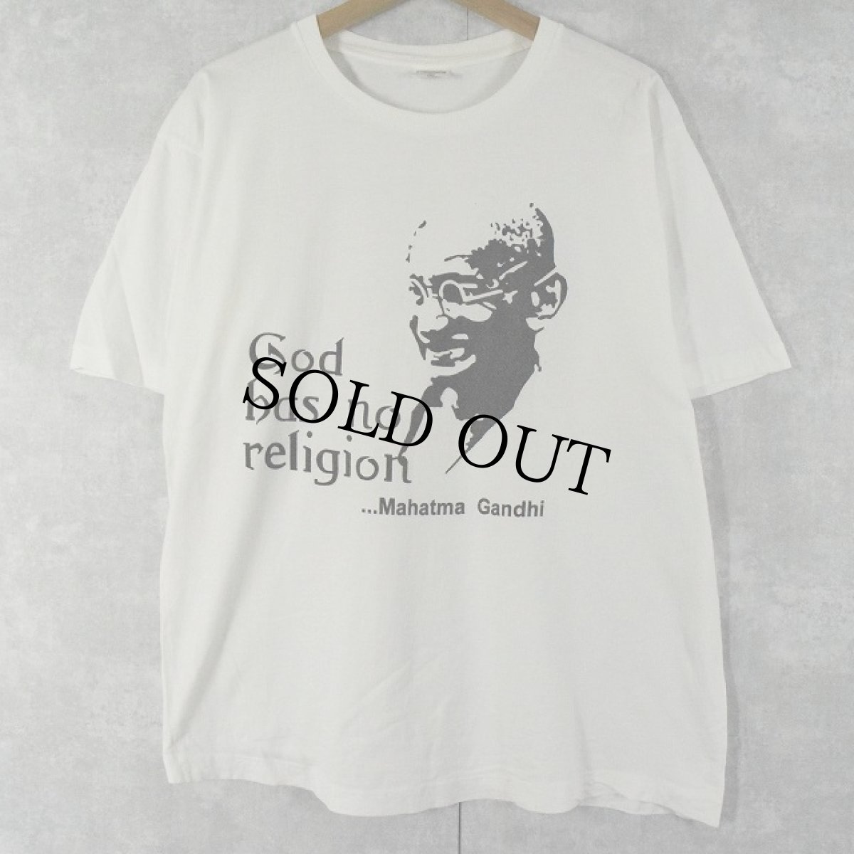 画像1: "God has no religion" Gandhi メッセージプリントTシャツ XL (1)