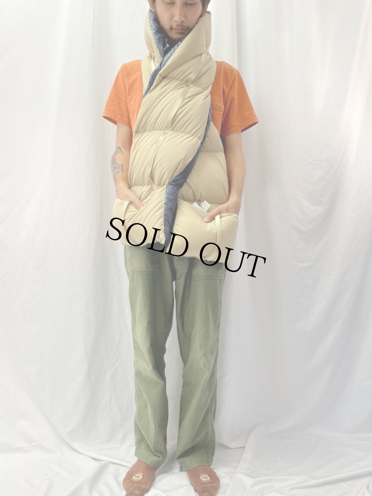 画像5: 2021AW COMFY OUTDOOR GARMENT "DOWN MUFFLER" BEIGE (5)