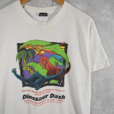 画像1: 90's USA製 "Dinosaur Dash" プリントTシャツ L (1)