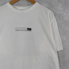 画像2: 2000's NIKE USA製 "NIKETOWN" プリントTシャツ L (2)