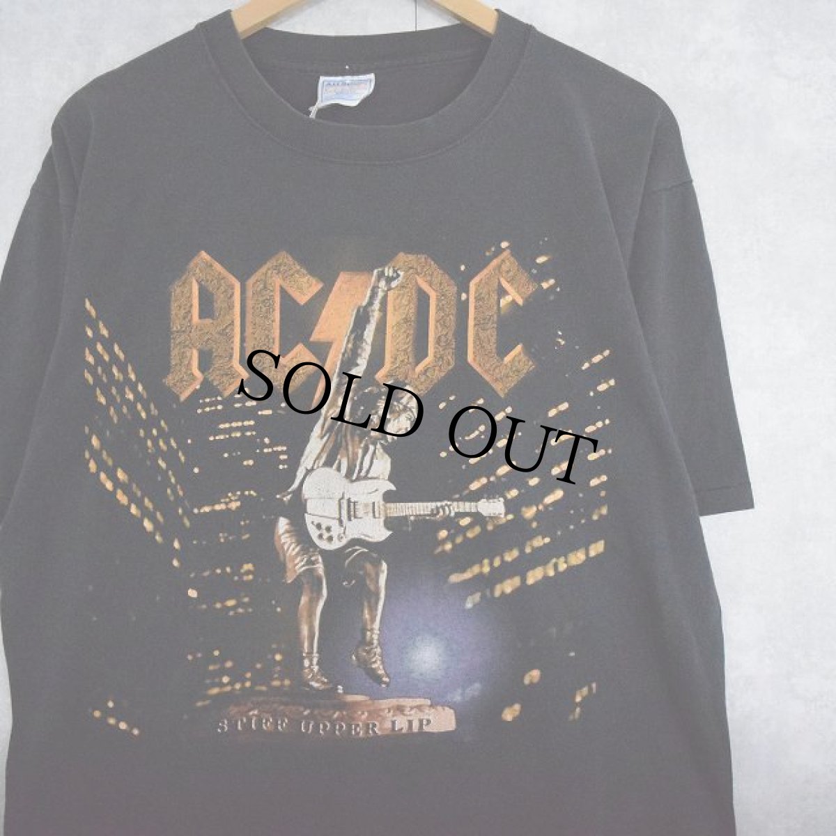 画像1: 90's AC/DC "STIFF UPPER LIP" USA製 ロックバンドツアーTシャツ XL (1)