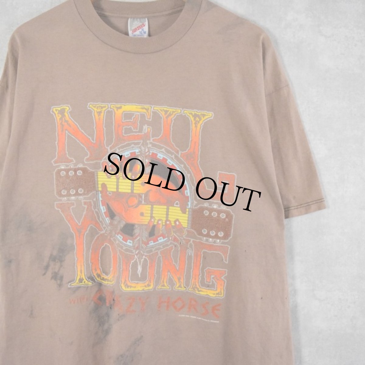 画像1: 90's NEIL YOUNG USA製 "WITH CRAZY HORSE" フォークロックシンガーTシャツ XL (1)