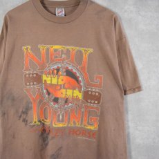 画像1: 90's NEIL YOUNG USA製 "WITH CRAZY HORSE" フォークロックシンガーTシャツ XL (1)