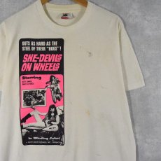 画像1: 90's SOMETHING WEIRD PRODUCTS USA製 "She-Devils on Wheel" アクション映画プリントTシャツ XL (1)