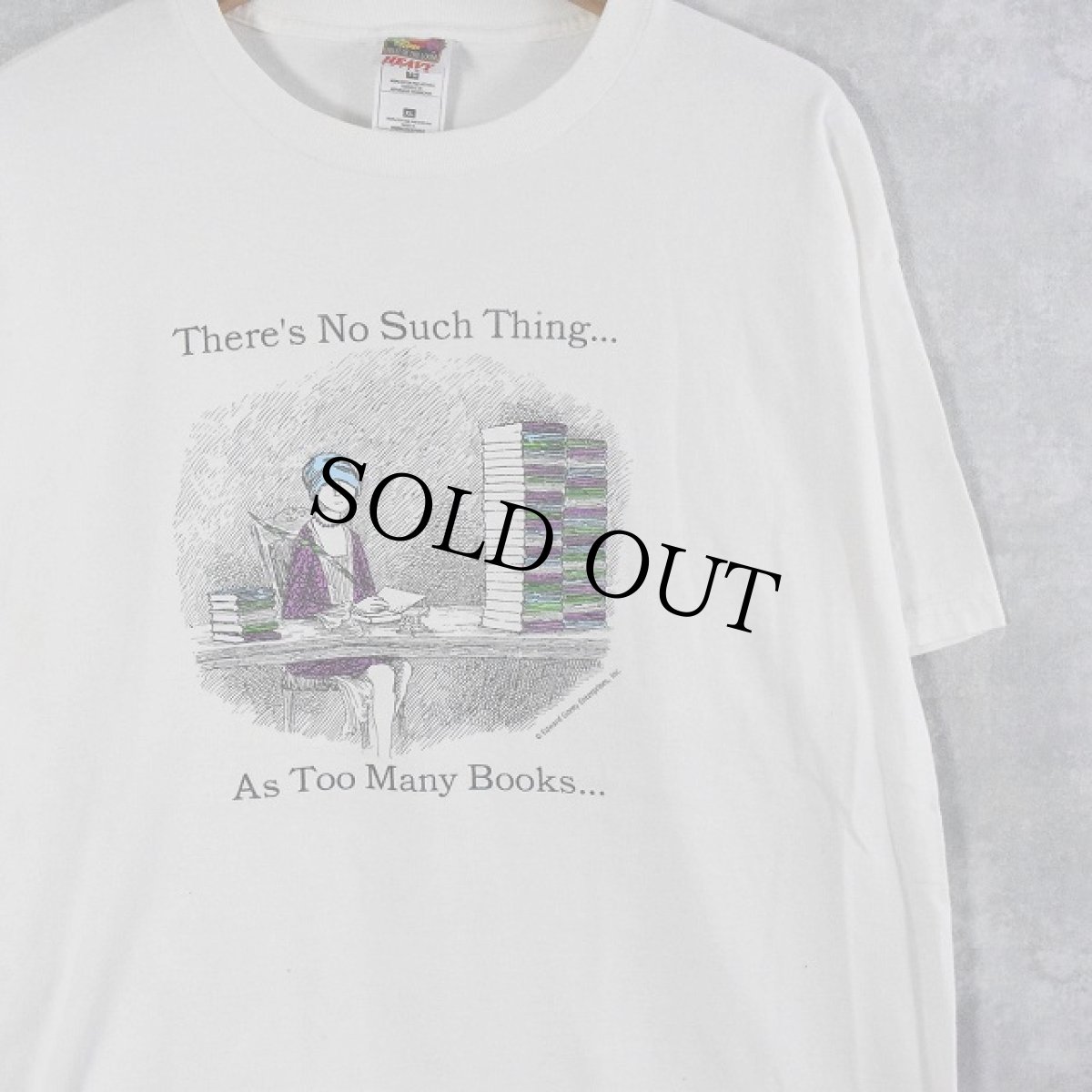 画像1: Edward Gorey "There's No Such Thing...As Too Many Books..." イラストTシャツ XL  (1)