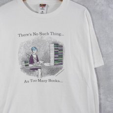 画像1: Edward Gorey "There's No Such Thing...As Too Many Books..." イラストTシャツ XL  (1)