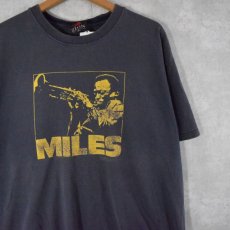 画像1: 2000's MILES DAVIS ジャズミュージシャン プリントTシャツ XL (1)