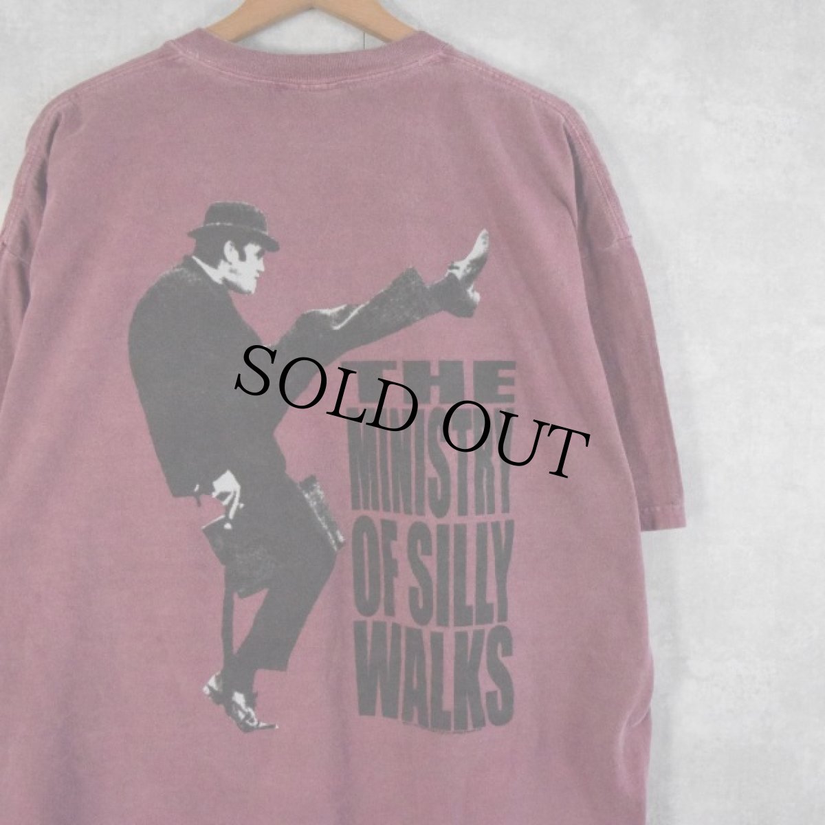 画像1:  MONTY PYTHON "THE MINISTRY OF SILLY WALKS" コメディプリントTシャツ XL (1)