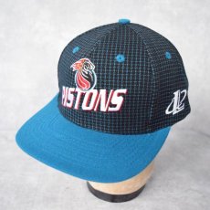 画像1: 90's DETROIT PISTONS NBAチームロゴ刺繍 キャップ DEADSTOCK  (1)