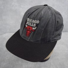 画像1: 90's CHICAGO BULLS NBAチーム スナップバック 刺繍キャップ ONESIZE (1)