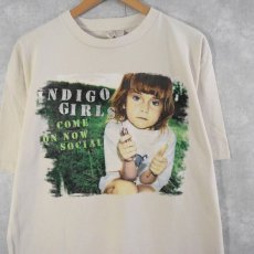 画像1: 90's INDIGO GIRLS "COME ON NOW SOCIAL" フォークロックデュオ Tシャツ XL (1)