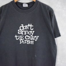 画像1: 90's USA製 "don't annoy the crazy person" メッセージプリントTシャツ BLACK XL (1)