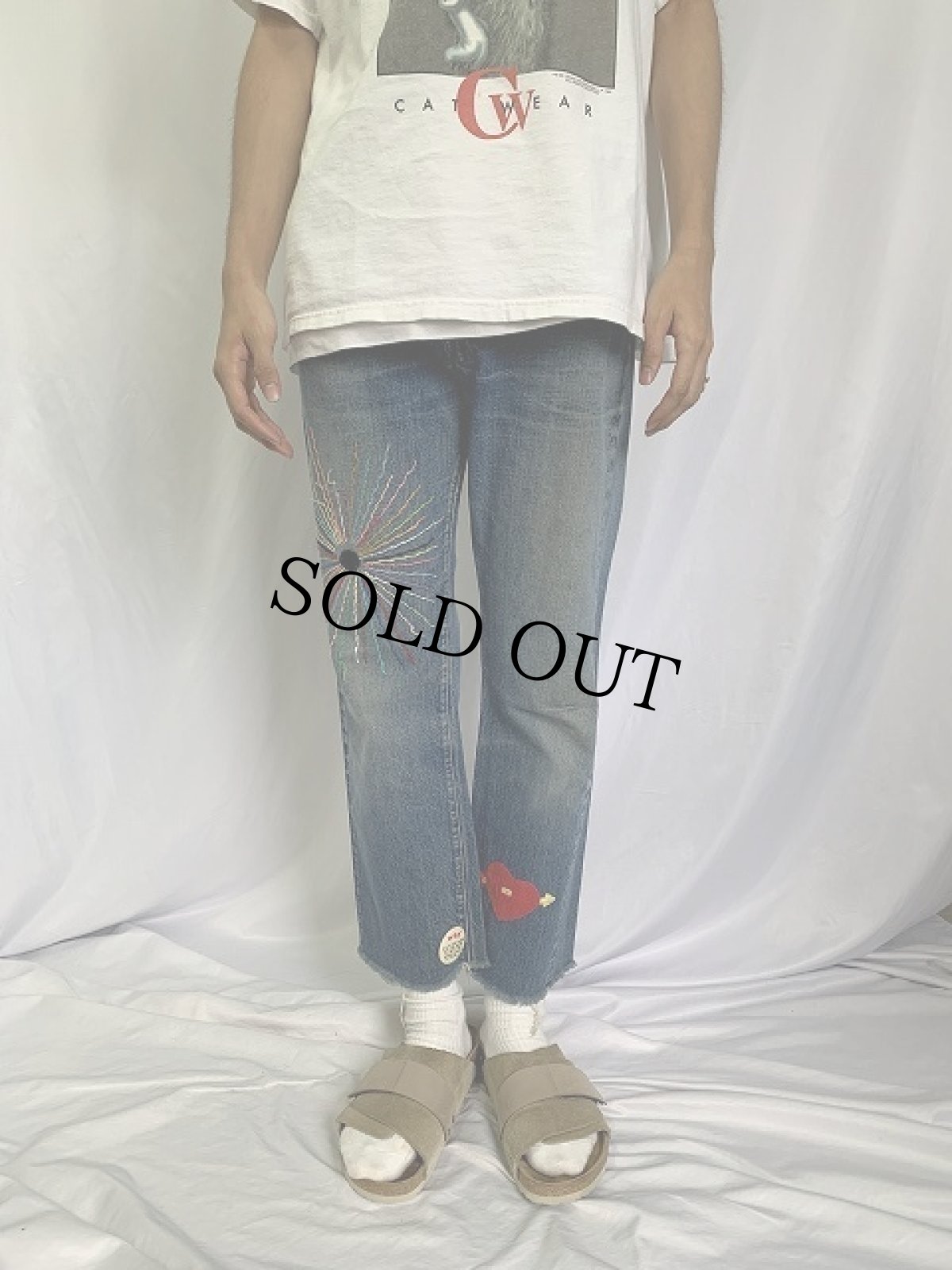 画像2: 60's〜70's LEVI'S 501 BIGE 刺繍入り デニムパンツ W28 (2)