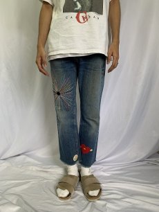 画像2: 60's〜70's LEVI'S 501 BIGE 刺繍入り デニムパンツ W28 (2)