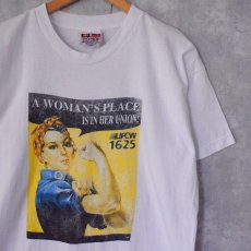 画像1: USA製 "A WOMAN'S PLACE IS IN HER UNION" メッセージプリントTシャツ L (1)